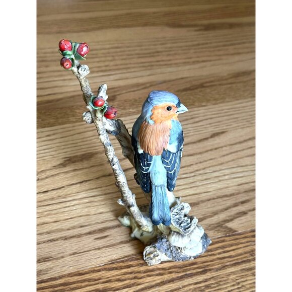 Hand Painted Bird Figurine With Berries By Staffordshire England Bird Lovers - Picture 2 of 9